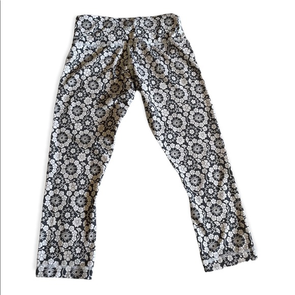 Lululemon Wunderunder Twiggy Crops - Picture 2 of 8